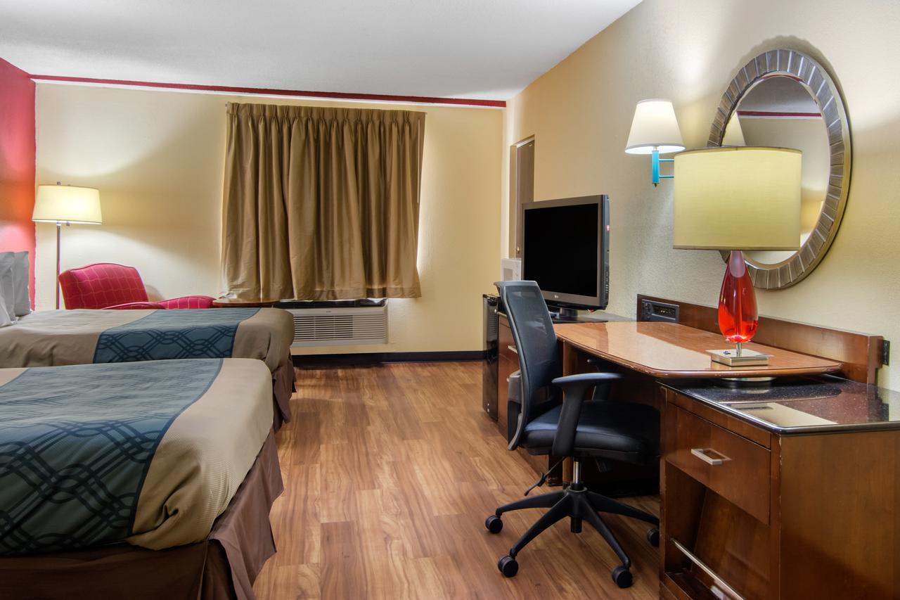 Travelodge By Wyndham Forsyth Ngoại thất bức ảnh