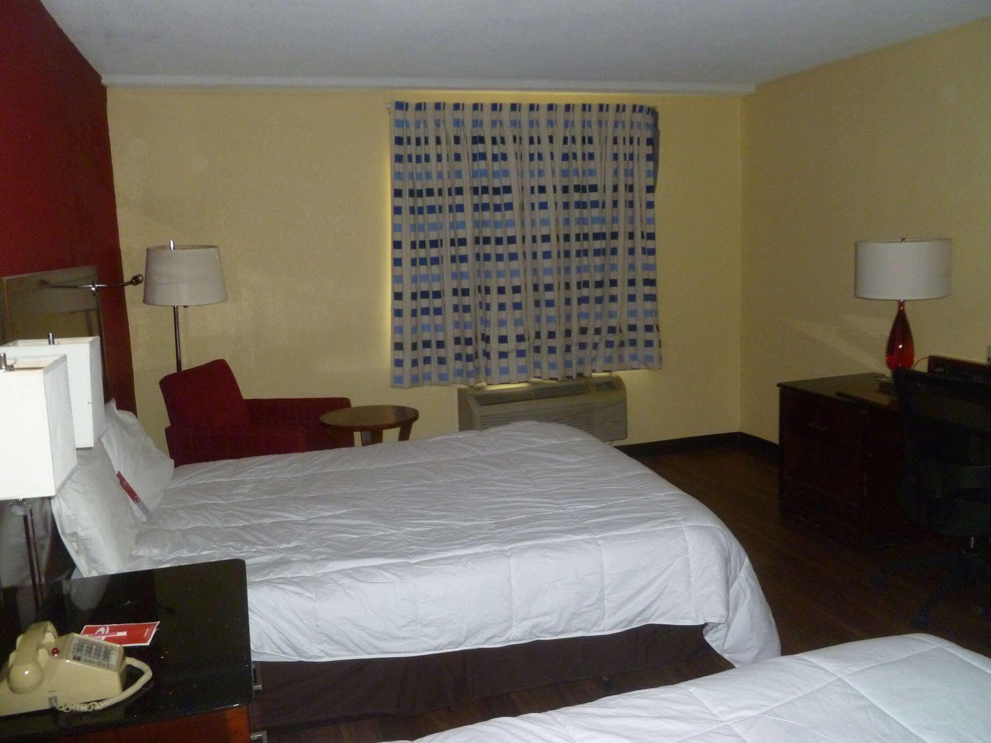 Travelodge By Wyndham Forsyth Ngoại thất bức ảnh