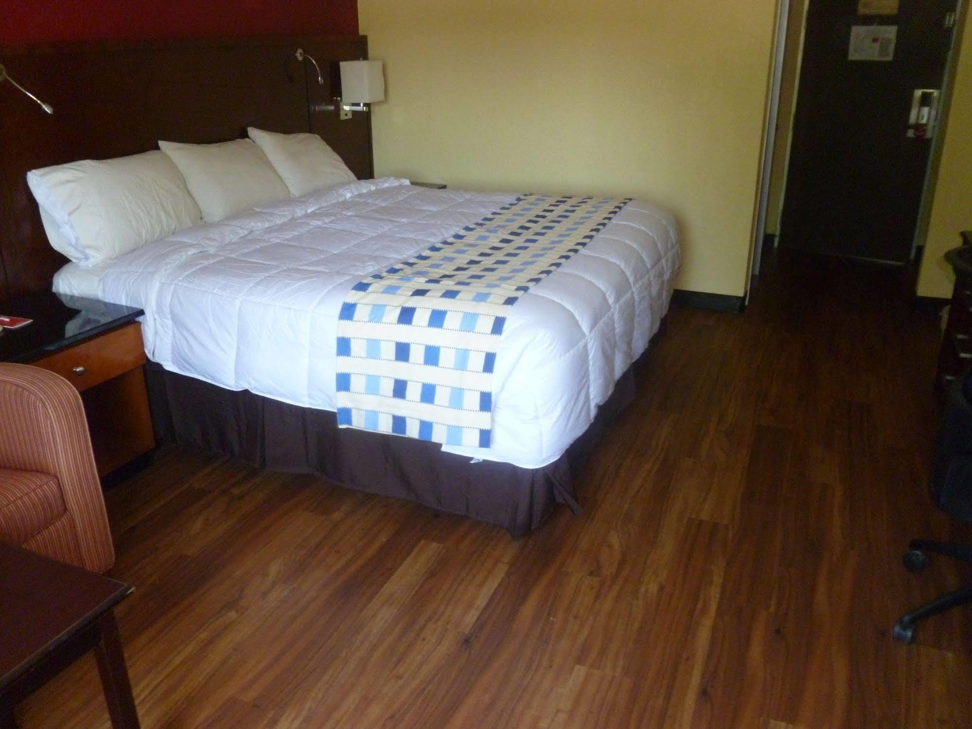 Travelodge By Wyndham Forsyth Ngoại thất bức ảnh