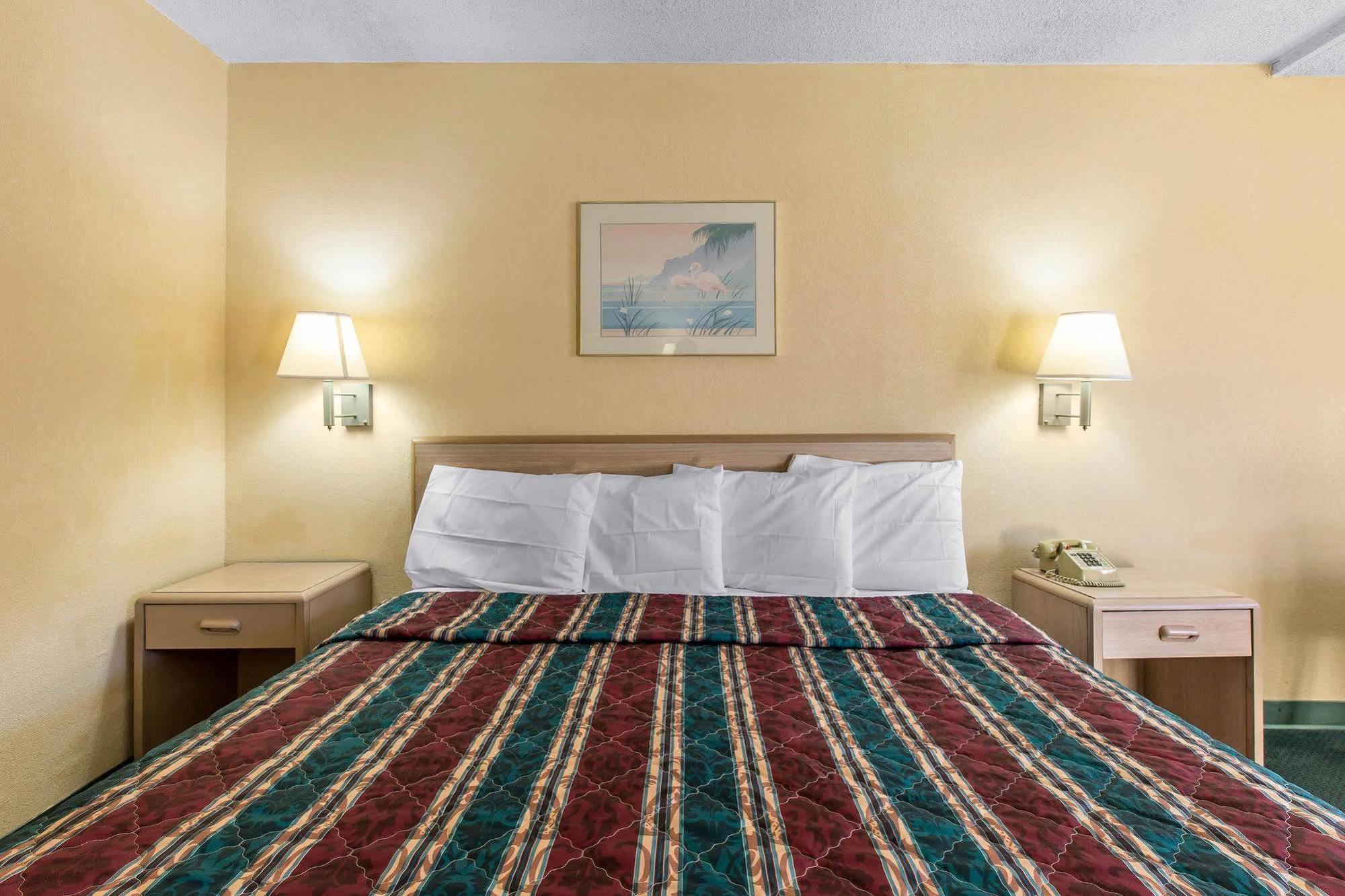 Travelodge By Wyndham Forsyth Ngoại thất bức ảnh
