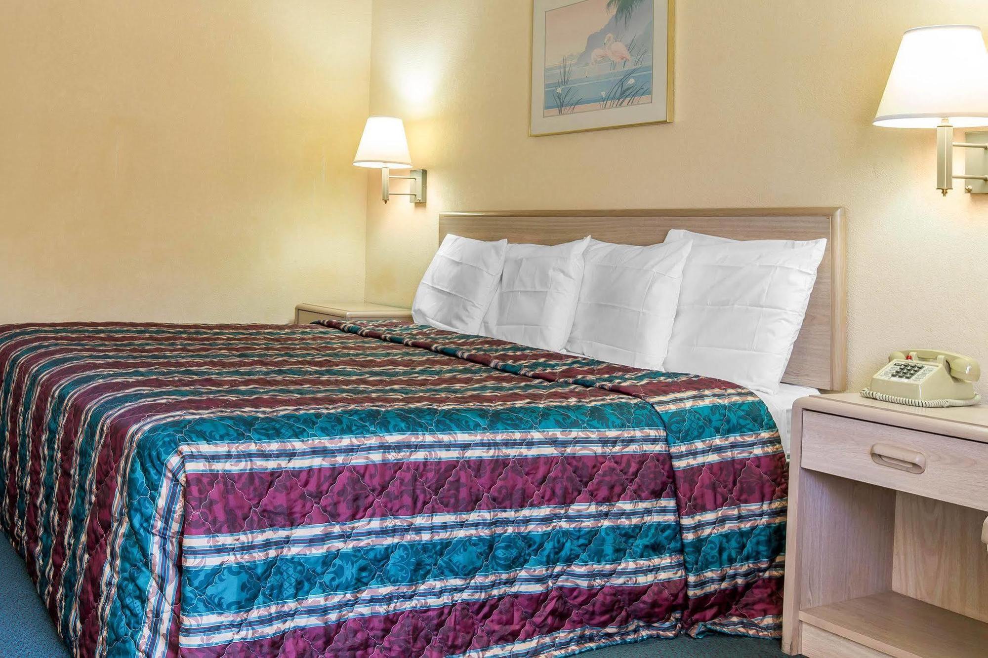 Travelodge By Wyndham Forsyth Ngoại thất bức ảnh